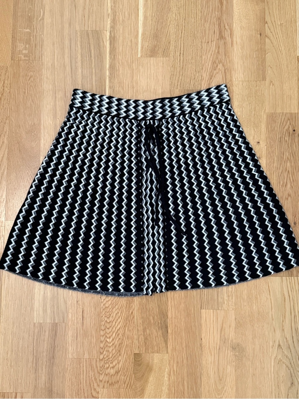 Candie's Black & White Zigzag Skater Sweater-knit Skirt